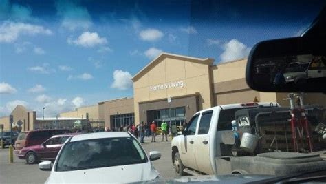 Williston nd walmart on a sunday before they open | North dakota ...