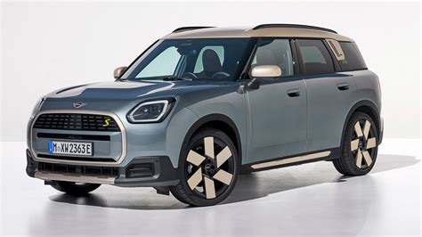 First Look: Is the Bigger 2025 Mini Countryman EV SUV Better?