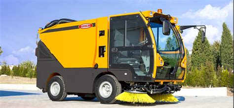 2 m3 HI-VAC 4020 Compact Type Vacuum Road Sweeper | Erdemli Sweepers ...