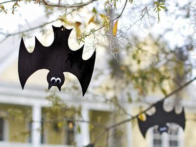 Halloween Kids' Craft: Hanging Foam Bats : Decorating : Home & Garden Television Halloween Bat ...