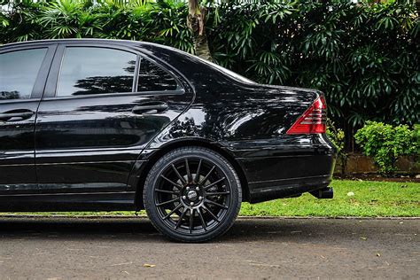 Permaisuri | Mercedes Benz W203 with OZ Racing Superturismo LM B&O