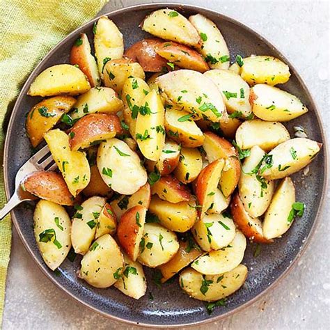 Boiled Potatoes with Parsley (5 Minutes Prep Time!) - Rasa Malaysia