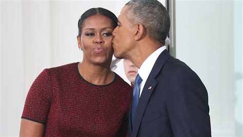 Barack, Michelle Obama get book deals