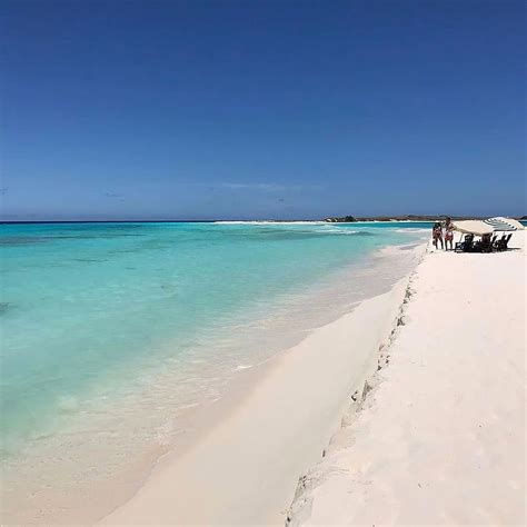 Los Roques Flights - Book your flight from Caracas here