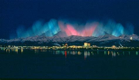 www.lakehoodinn.com - Lake Hood Inn - Northern lights over Anchorage ...