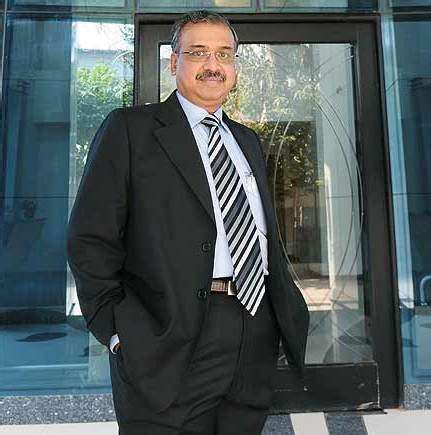 Dilip Shanghvi Birthday, Real Name, Age, Weight, Height, Family, Facts, Contact Details, Wife ...