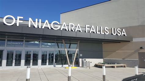 Niagara Falls Outlet Mall - Architectural Building Products