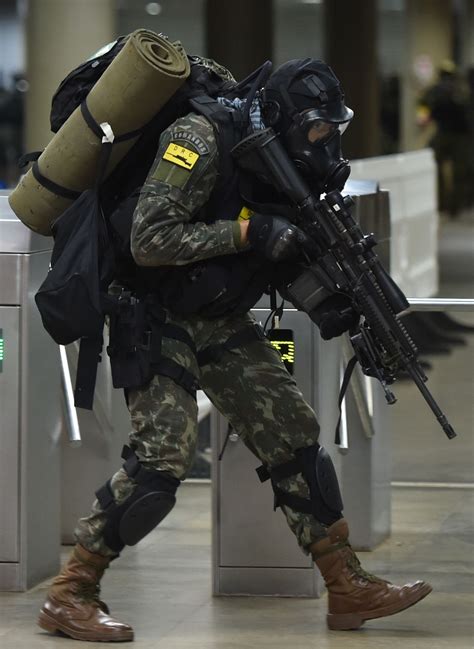 Brazilian Army special forces soldier (1º Batalhão de Ações de Comandos ...