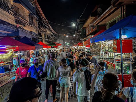 FAMOUS STREET FOOD AVENUE IN TONDO