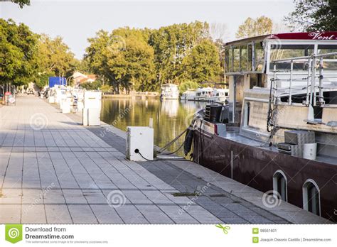 Canal Du Midi, Beziers, France Stock Image - Image of monument, beziers ...