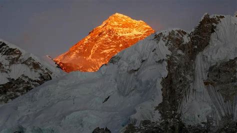 Melting Mount Everest glaciers reveal dead climbers' bodies: report ...