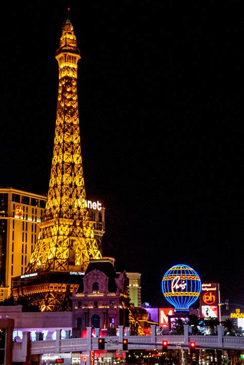 Eiffel Tower Experience Las Vegas Nevada | HilaryStyle