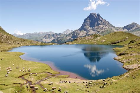 The 10 Must-Do Hikes in the Pyrenees - Discover the Stunning Landscapes ...