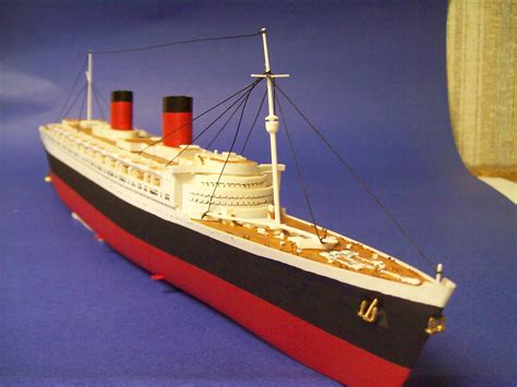 RMS Queen Elizabeth Ocean Liner Ship -- Plastic Model Commercial Ship Kit -- 1/600 Scale ...