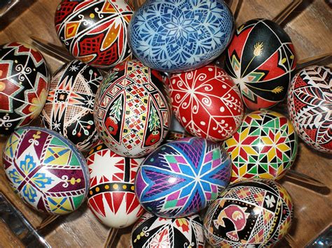 Pysanky: Learn about this Ukrainian tradition of decorating easter eggs