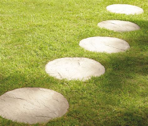 Bradstone Round Stepping Stone | Gills Building Supplies