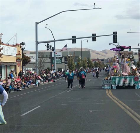 Yakima Sunfair Parade Attracts Hundreds To Downtown Yakima