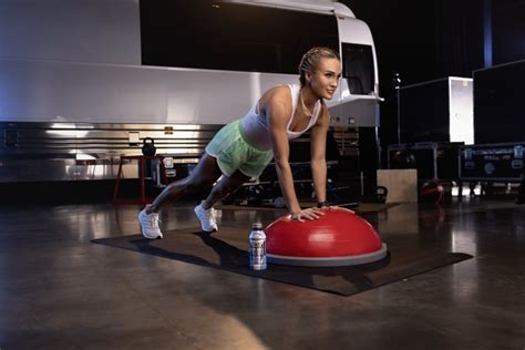 How Carrie Underwood Works Out On Tour | POPSUGAR Fitness