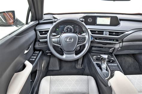 Lexus UX 250h FWD – test - Magazyn Auto