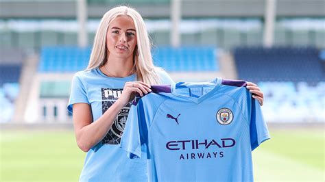 Chloe Kelly signs for Manchester City Women - Manchester Football