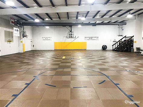 BEAUTIFUL PRIVATE BASKETBALL COURT | Rent this location on Giggster