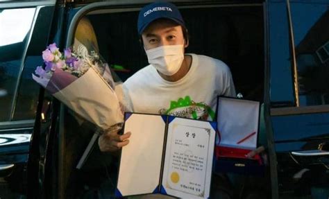 Lee Kwang Soo Shows Gratitude To Fans As His "Running Man" Journey Ends