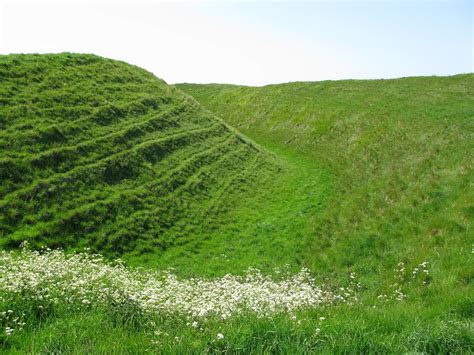 Maiden_Castle_Dorset_England_01