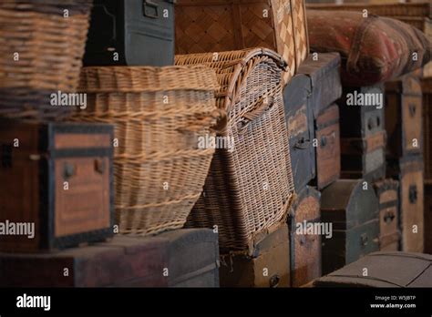 Ellis island immigrants 1900s hi-res stock photography and images - Alamy