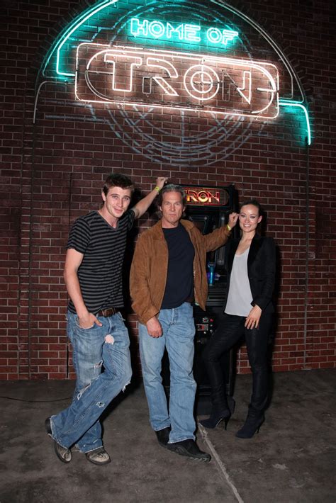 Tron Legacy taking shape for ride into theaters (images) - CNET