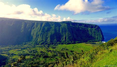 Waipiʻo Valley (Big Island): How to Visit + Things to See and Do