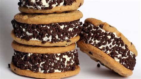 SHOP 'n SAVE - Recipe: Chocolate Chip Ice Cream Sandwiches