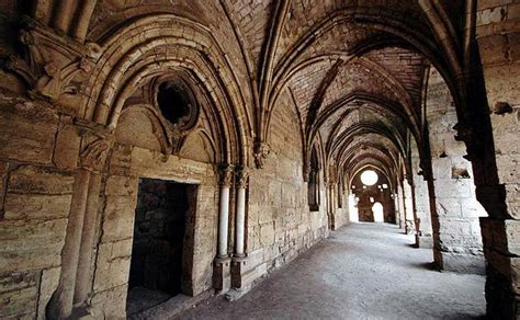 Krak des Chevaliers, Crusader castle - IslamicLandmarks.com