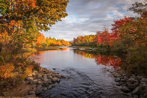 9 Beautiful Spots to See Fall Colors in Maine - Territory Supply