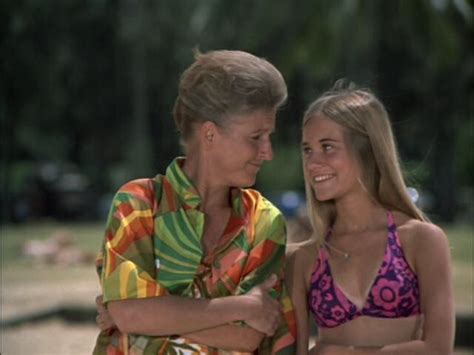 Alice and Marcia on the beach in the Hawaii episodes | The brady bunch ...