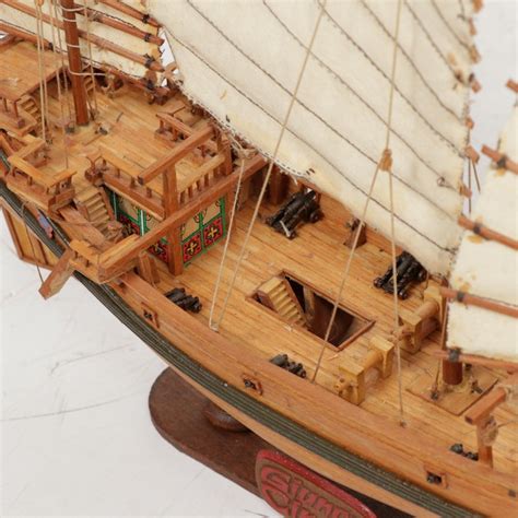 Amati 1421 Chinese Pirate Foochow Junk Ship Model with Custom Case | EBTH