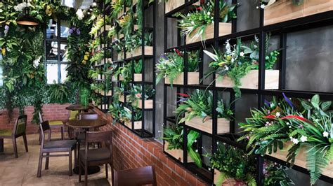 Artificial Green Walls for Modern Restaurant Decor | Calico Greens