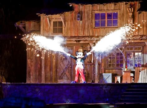 'Fantasmic!' Nighttime Spectacular Returns to Disneyland July 17 + the Disneyland Railroad is ...