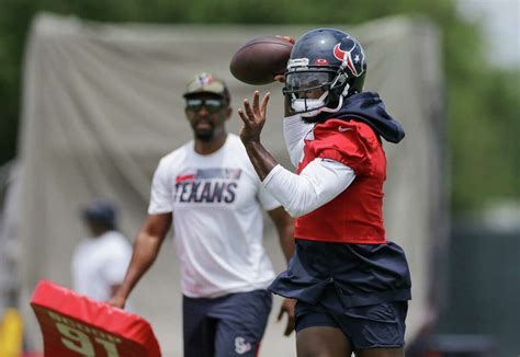 Tyrod Taylor meets with media, sure sounds like Texans' Week 1 starting QB