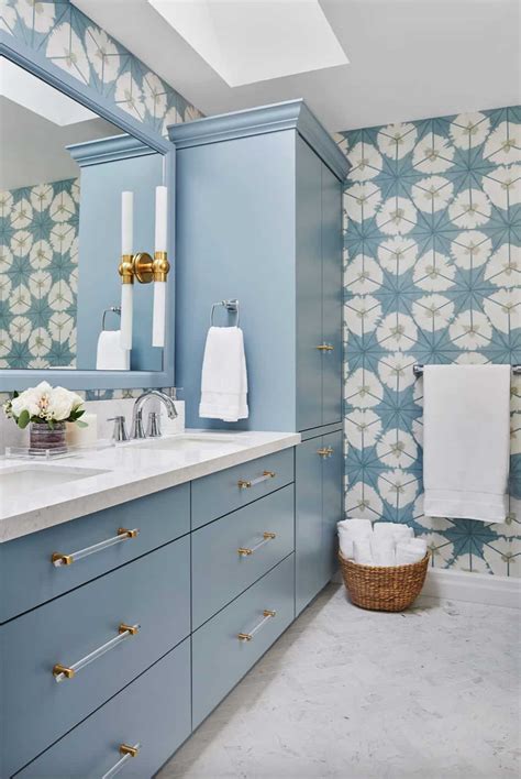 18 Beautiful And Refreshing Blue And White Bathroom Design Ideas