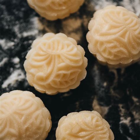 Snow Skin Mooncake with Custard Filling (冰皮月饼) - Omnivore's Cookbook