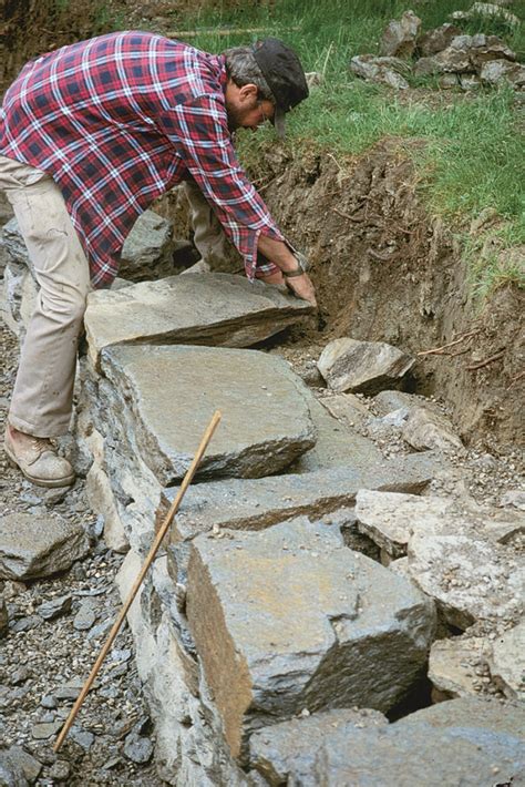 Build a Dry-Stacked Stone Retaining Wall - Fine Gardening