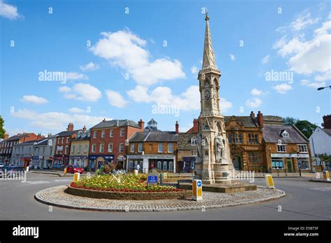 Banbury Cross High Street Banbury Oxfordshire UK Stock Photo - Alamy