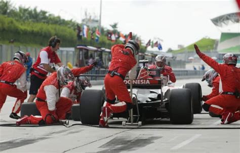 Career Path: How to be an F1 Pit Crew Member - One Stop Racing