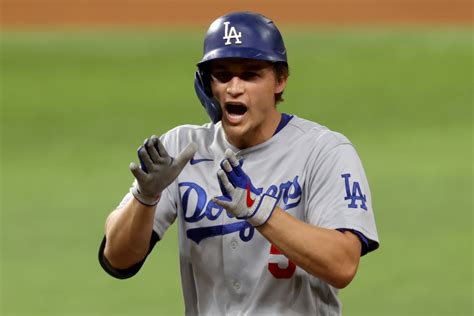 Dodgers: Corey Seager's fiancé shows off hilarious swimsuit with his ...