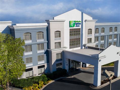 Hotel On I-24 South Of Nashville, TN | Holiday Inn Express ...