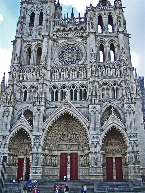 Amiens Cathedral Tourist Information, Facts & Location