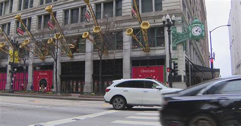 Macy's on State Street reveals its holiday trumpets - CBS Chicago