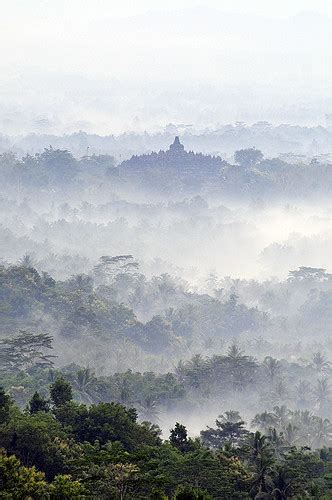 Candi Borobudur | During Sunrise | Irwandy Mazwir | Flickr