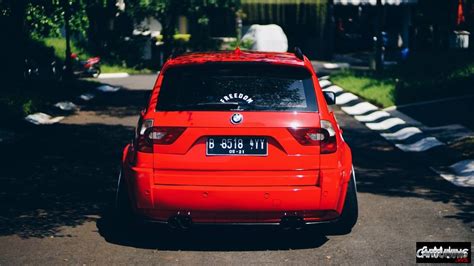 Stanced BMW X3 E83 rear