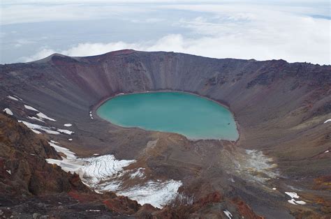 File:Herbert Volcano Caldera (16143752773).jpg - Wikimedia Commons